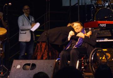 Cindy Cohn hugging John Perry Barlow